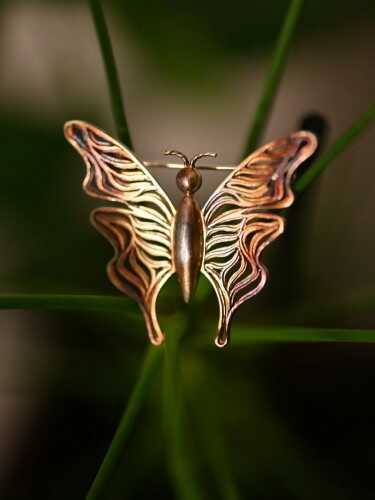 Broszka - Wesoły motyl brązowy